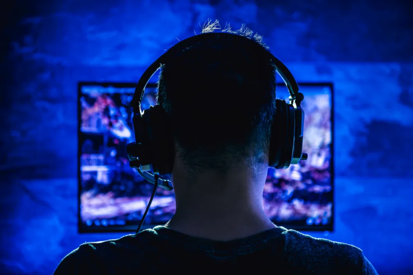 How to make money with eSports [without playing games]