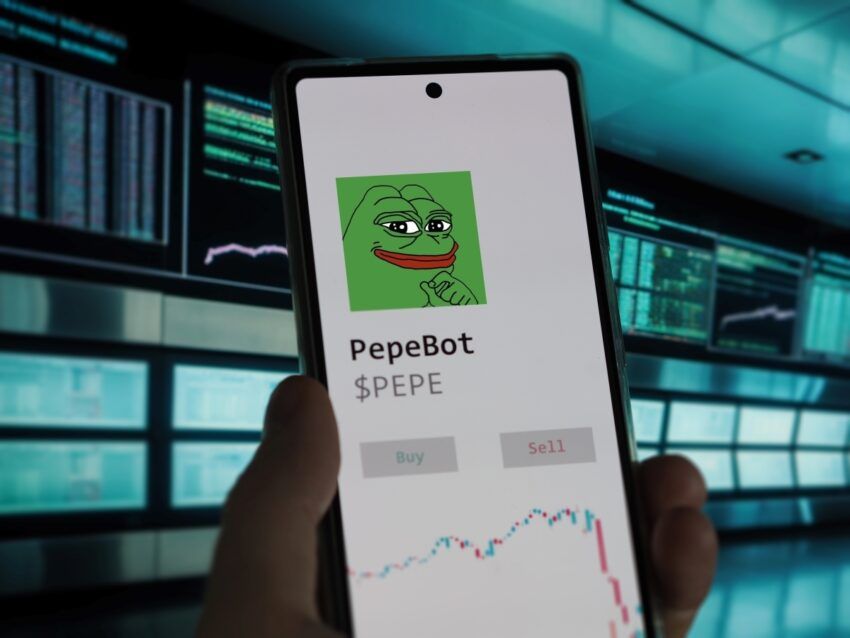 Is PEPE Memecoin Frenzy Over As Investors Turn To Tradecurve?